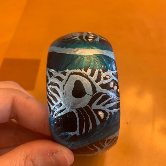 One of a kind hand painted chunky wooden bracelet - Picture 5 of 8